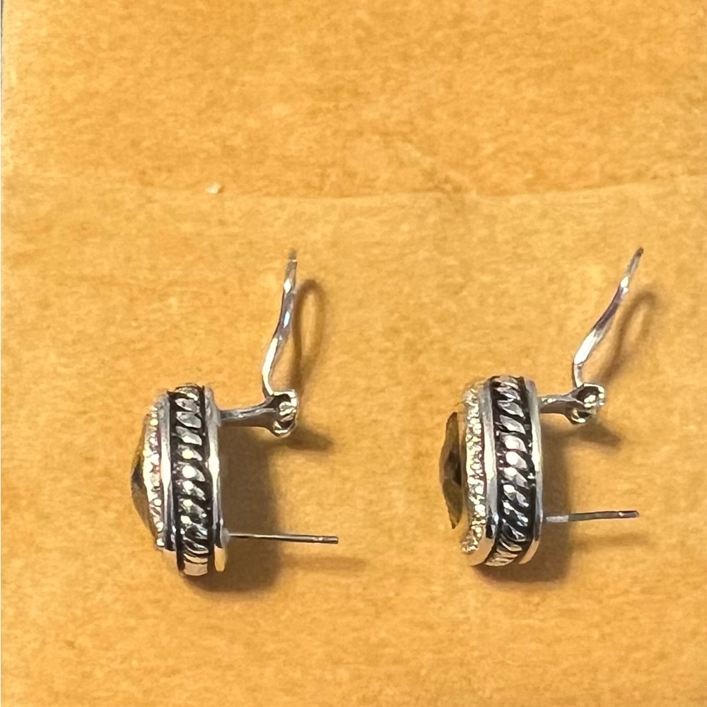 Pierced earring square with black stone silver like with gold like trim